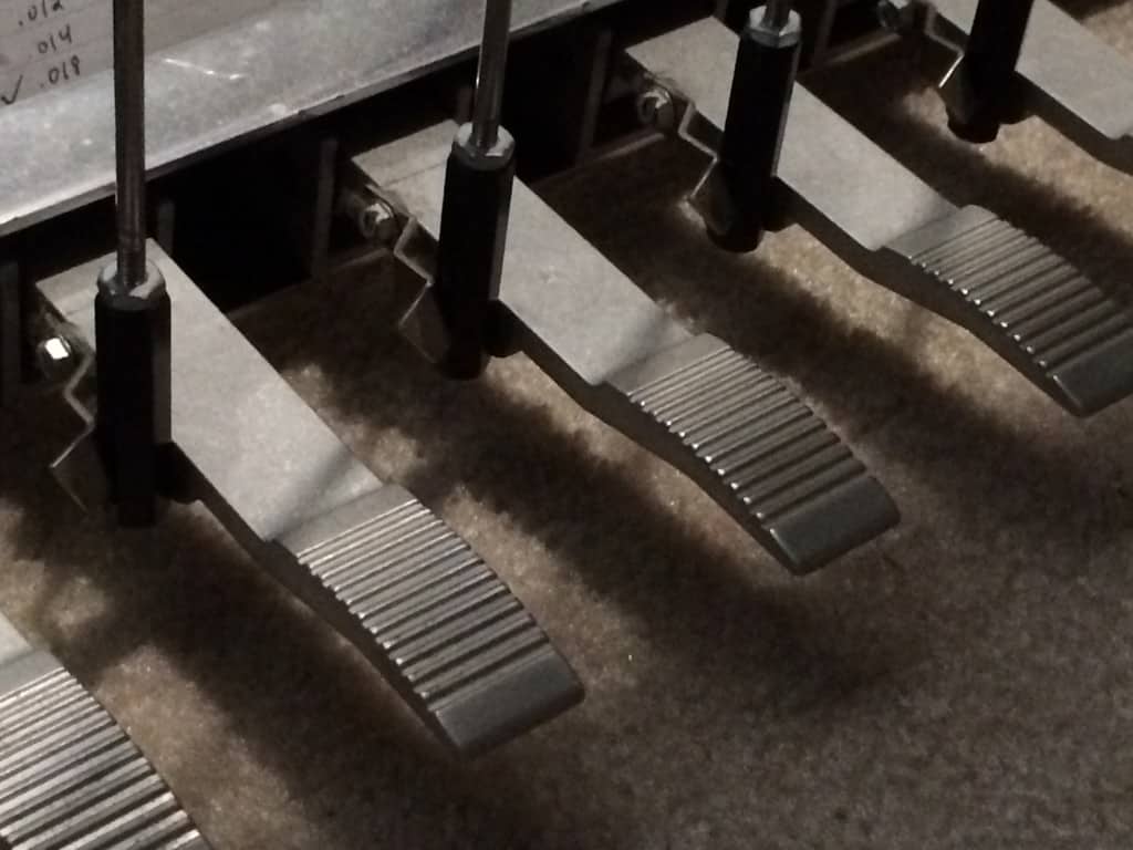 knee over pedal spindle