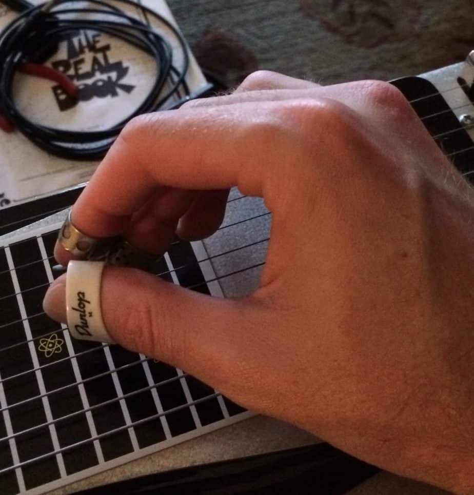 Pedal Steel Right Hand Technique: Using the Ring Finger as an Anchor